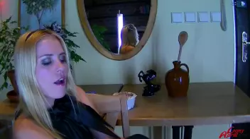 Get A Taste Of Sweet Leony Screencap 3 on sinx.preview.netperv.com