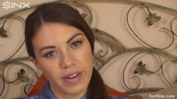 Fisting Herself Until She's Satisfied Screencap 1 on sinx.preview.netperv.com