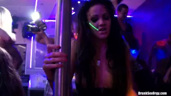 International Summer Lovin' Part 2 - Hardcore Cam Screencap 8 on sinx.preview.netperv.com