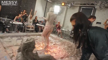 Muddy Wrestling: Jean Dreams Lola vs. Jesica Screencap 62 on sinx.preview.netperv.com