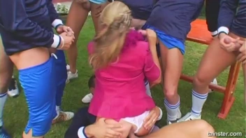 Sabrina White Gets Wet Screencap 59 on sinx.preview.netperv.com