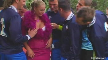 Sabrina White Gets Wet Screencap 7 on sinx.preview.netperv.com