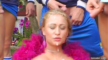 Sabrina White Gets Wet Screencap 79 on sinx.preview.netperv.com