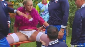 Sabrina White Gets Wet Screencap 8 on sinx.preview.netperv.com