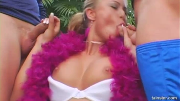 Sabrina White Gets Wet Screencap 28 on sinx.preview.netperv.com