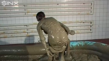 WAM Babes Catfight And Wrestle In The Mud Screencap 29 on sinx.preview.netperv.com