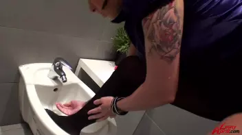 Tons Of Fun In The Washroom Screencap 98 on sinx.preview.netperv.com