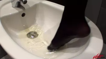 Tons Of Fun In The Washroom Screencap 36 on sinx.preview.netperv.com