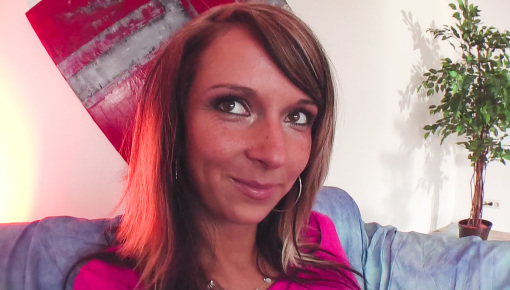 Latest deal - Milf Babe Masturbates On Casting Couch