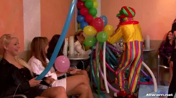 Clowning Around In The Mud Pit Screencap 8 on sinx.preview.netperv.com