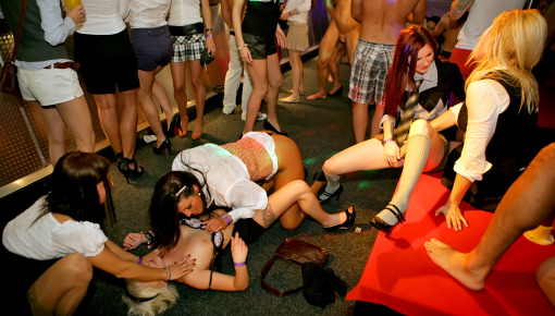 Latest deal - International Summer Lovin' Part 2 - Lesbo Cam