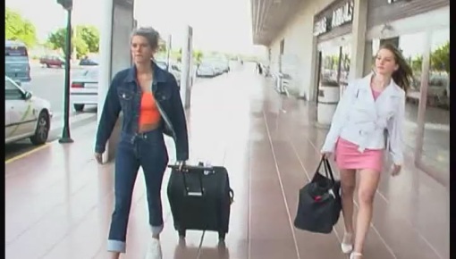 Latest deal - 2 heiße Mädels im Taxi