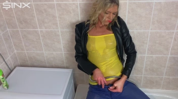 Seductive Blonde Lathers Up In The Bath Screencap 24 on sinx.preview.netperv.com