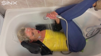 Seductive Blonde Lathers Up In The Bath Screencap 46 on sinx.preview.netperv.com