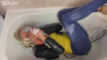 Seductive Blonde Lathers Up In The Bath Screencap 47 on sinx.preview.netperv.com