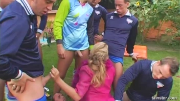 Sabrina White Gets Wet Screencap 61 on sinx.preview.netperv.com