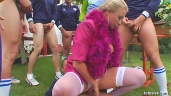 Sabrina White Gets Wet Screencap 64 on sinx.preview.netperv.com