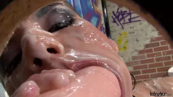 Pretty In Red, Better In White Screencap 56 on sinx.preview.netperv.com