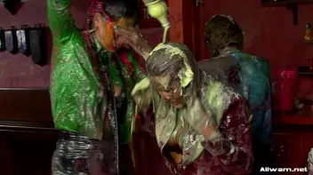 Smoothie Shop WAM Catfight Screencap 91 on sinx.preview.netperv.com