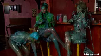 Smoothie Shop WAM Catfight Screencap 102 on sinx.preview.netperv.com