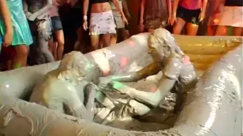 Slopping Around In The Mud Screencap 90 on sinx.preview.netperv.com