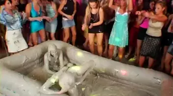 Slopping Around In The Mud Screencap 91 on sinx.preview.netperv.com