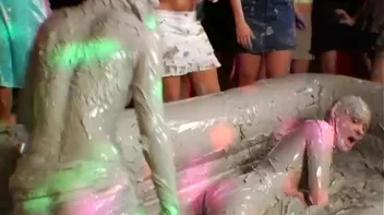 Slopping Around In The Mud Screencap 93 on sinx.preview.netperv.com