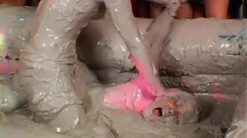 Slopping Around In The Mud Screencap 94 on sinx.preview.netperv.com