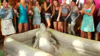 Slopping Around In The Mud Screencap 98 on sinx.preview.netperv.com