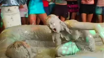 Slopping Around In The Mud Screencap 61 on sinx.preview.netperv.com