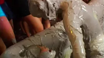 Slopping Around In The Mud Screencap 71 on sinx.preview.netperv.com