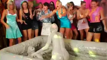 Slopping Around In The Mud Screencap 78 on sinx.preview.netperv.com