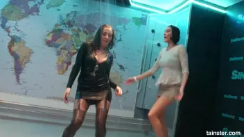 Sweet amateur honeys go wet Screencap 16 on sinx.preview.netperv.com