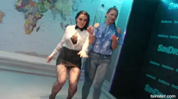 Sweet amateur honeys go wet Screencap 2 on sinx.preview.netperv.com