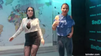 Sweet amateur honeys go wet Screencap 3 on sinx.preview.netperv.com