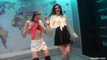 Sweet amateur honeys go wet Screencap 46 on sinx.preview.netperv.com