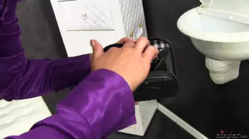 Wallet Full of Jizz Is Better Than Money! Screencap 3 on sinx.preview.netperv.com