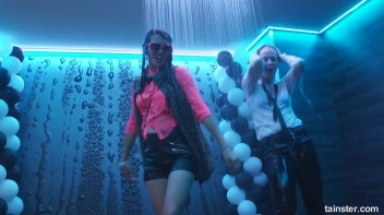 The Wetlook Vibe Is Very Alive! Screencap 33 on sinx.preview.netperv.com