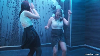 The Wetlook Vibe Is Very Alive! Screencap 44 on sinx.preview.netperv.com