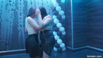 The Wetlook Vibe Is Very Alive! Screencap 45 on sinx.preview.netperv.com