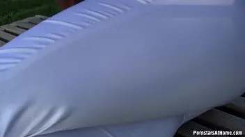 On The Blowjob Hunt Screencap 1 on sinx.preview.netperv.com