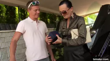 Girls like Presents! Screencap 4 on sinx.preview.netperv.com