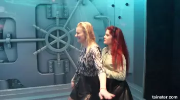 Soaking wet babes shaking their booties Screencap 1 on sinx.preview.netperv.com