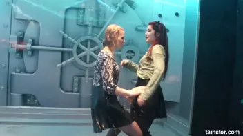 Soaking wet babes shaking their booties Screencap 10 on sinx.preview.netperv.com