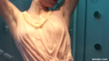 Soaking wet babes shaking their booties Screencap 50 on sinx.preview.netperv.com