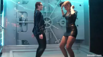 Soaking wet babes shaking their booties Screencap 65 on sinx.preview.netperv.com