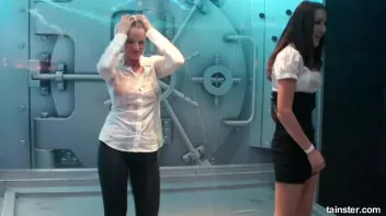 Soaking wet babes shaking their booties Screencap 68 on sinx.preview.netperv.com