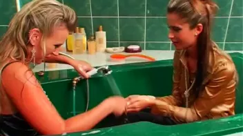 Water Fight Screencap 36 on sinx.preview.netperv.com