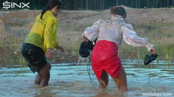 Mud Covered Hunny's Getting Wet And Messy Screencap 45 on sinx.preview.netperv.com