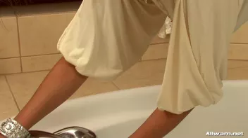 Fully Clothed Bath Buddies Screencap 38 on sinx.preview.netperv.com